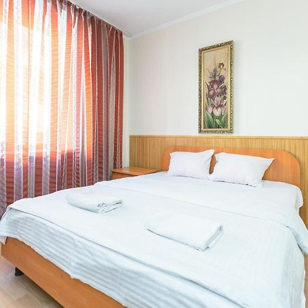 Квартира Студія Біля Оперного Театру По Вулиці Гонти 4-3А Leópolis Exterior foto