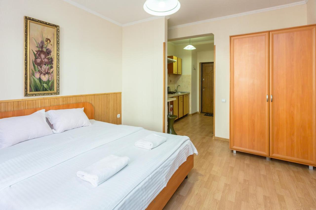Квартира Студія Біля Оперного Театру По Вулиці Гонти 4-3А Leópolis Exterior foto