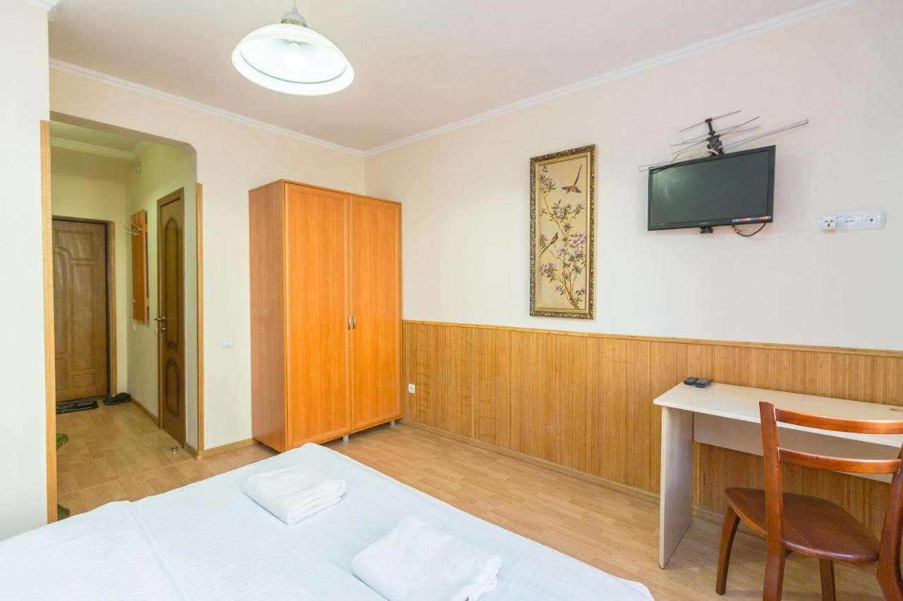 Квартира Студія Біля Оперного Театру По Вулиці Гонти 4-3А Leópolis Exterior foto
