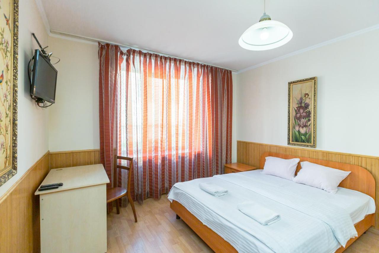 Квартира Студія Біля Оперного Театру По Вулиці Гонти 4-3А Leópolis Exterior foto